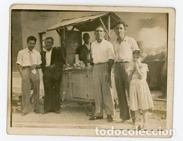 Fotografia antiga: AGUADUCHO. TIENDA BAR AMBULANTE. BARCELONA. 1953