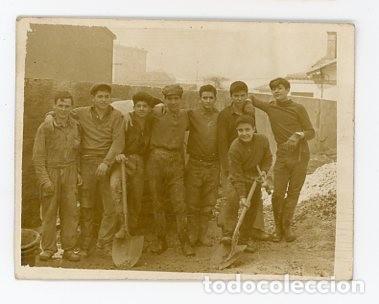 Fotografia antiga: CUADRILLA DE TRABAJADORES JOVENES. GUAJES. ASTURIAS