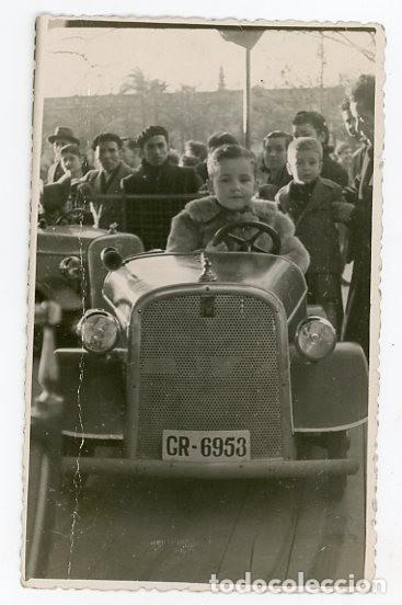 Fotografia antiga: COCHE DE FERIA MATRICULA GRANADA.
