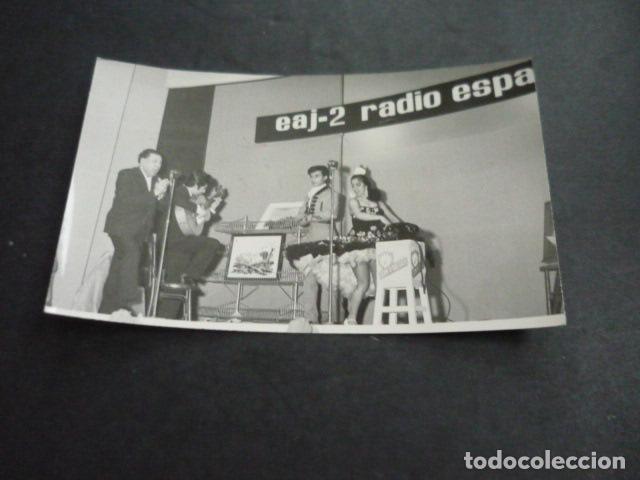 Alte Fotografie: MADRID RADIO MADRID CADENA SER BARRACON PARA MONJAS SALESIANAS ANTIGUA FOTOGRAFIA 8 X 14 CM