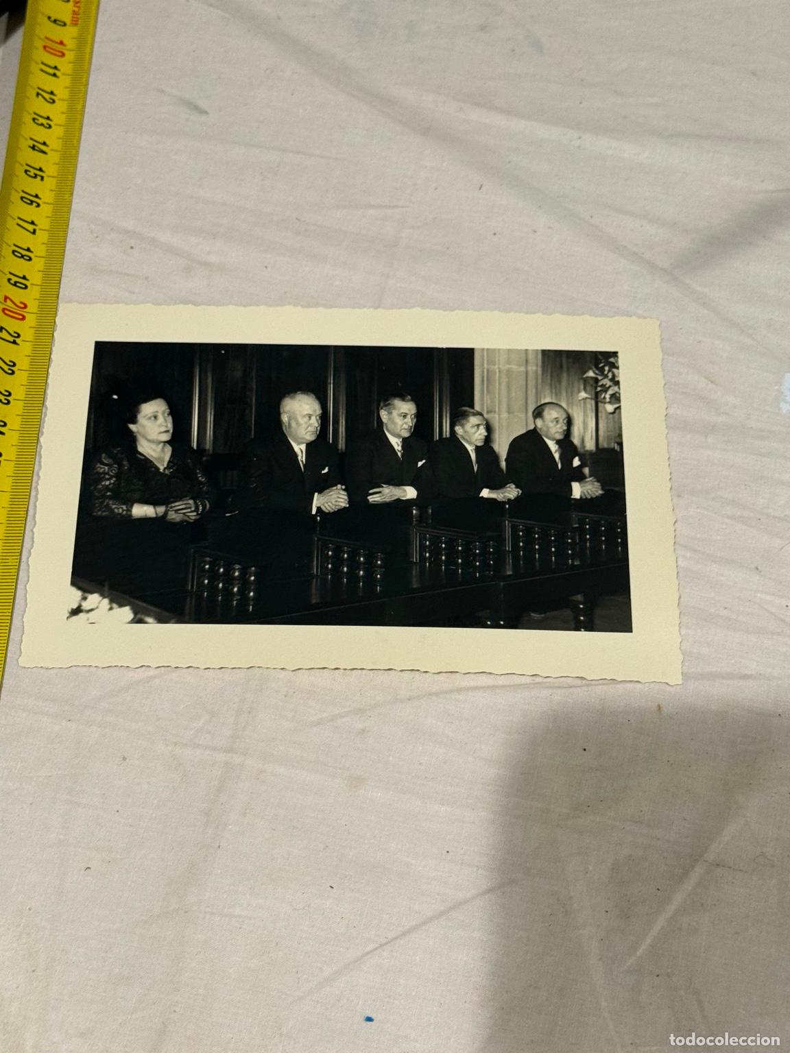 Fotograf&iacute;a antigua: Fotograf&iacute;a original antigua Cinco personas en ceremonia - Monistrol
