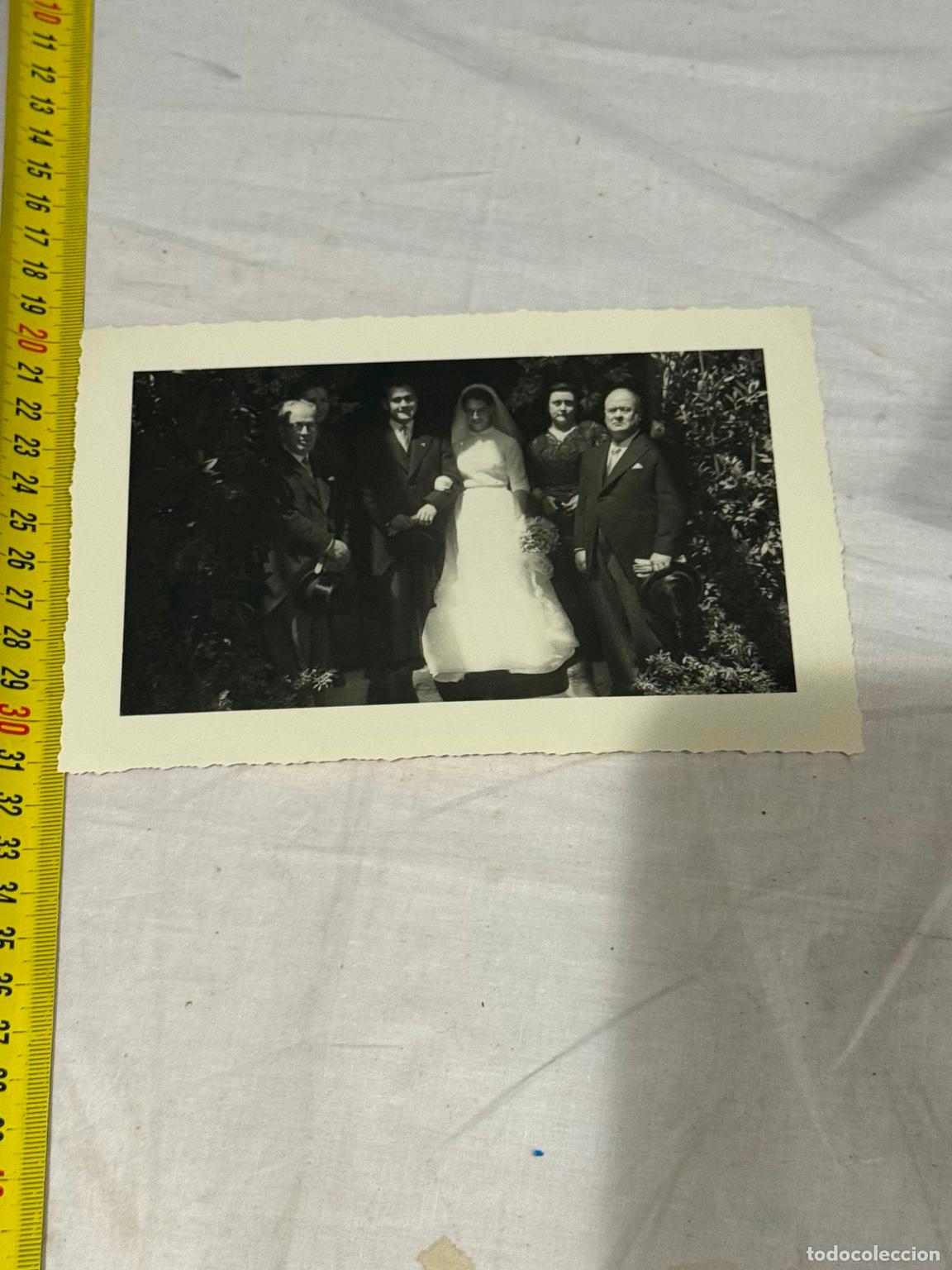 Fotograf&iacute;a antigua: Fotograf&iacute;a original antigua Novios con familiares - Monistrol