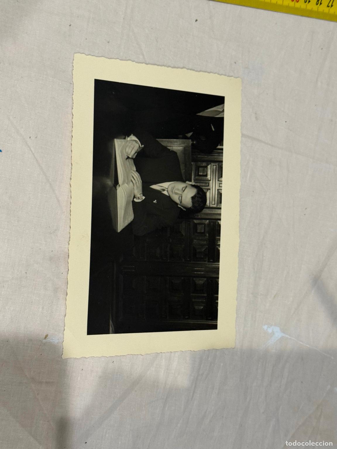 Fotograf&iacute;a antigua: Fotograf&iacute;a original antigua Hombre leyendo documento - Monistrol