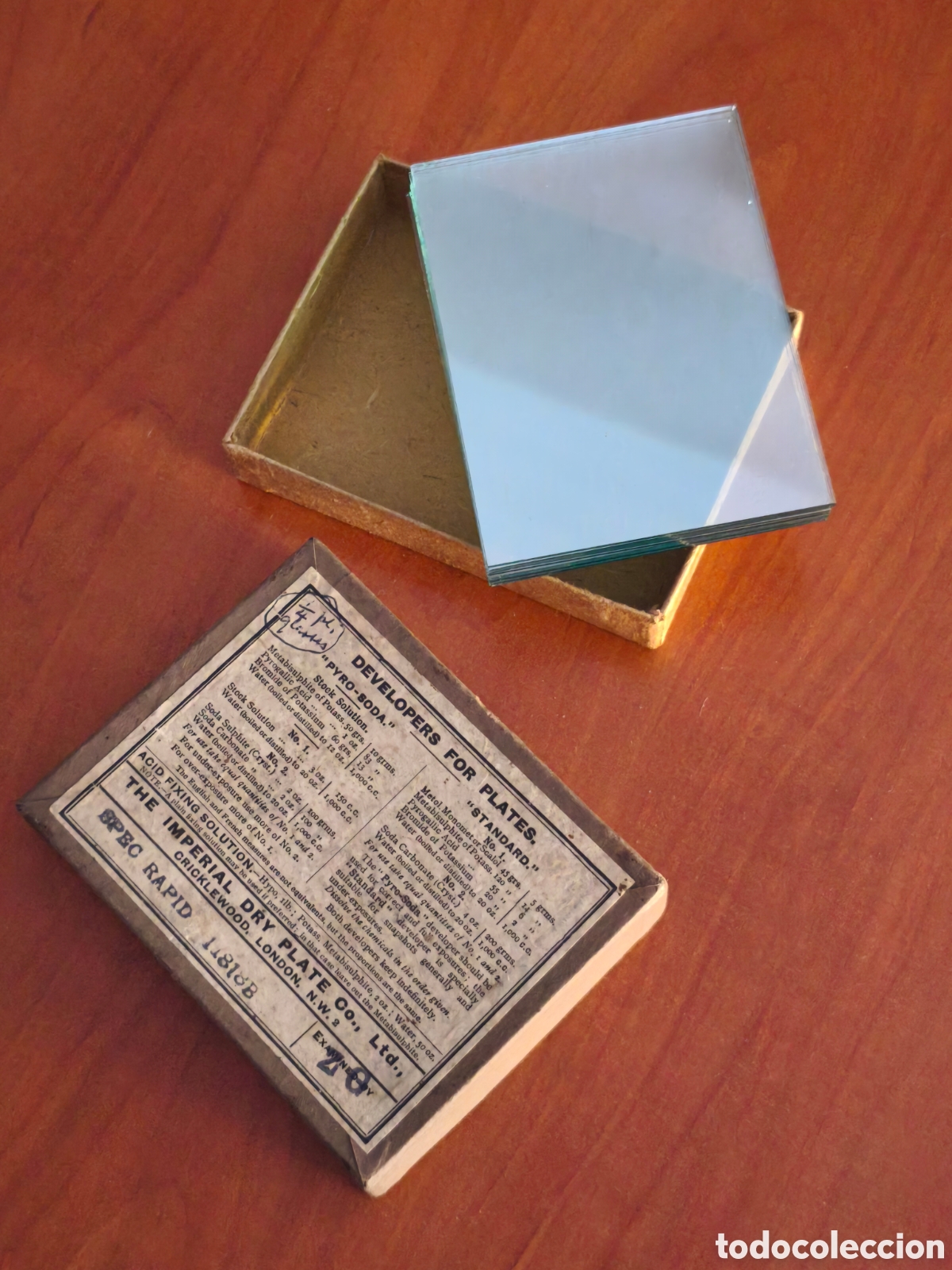 Fotograf&iacute;a antigua: Caja antigua Imperial Dry Plate + 13 placas