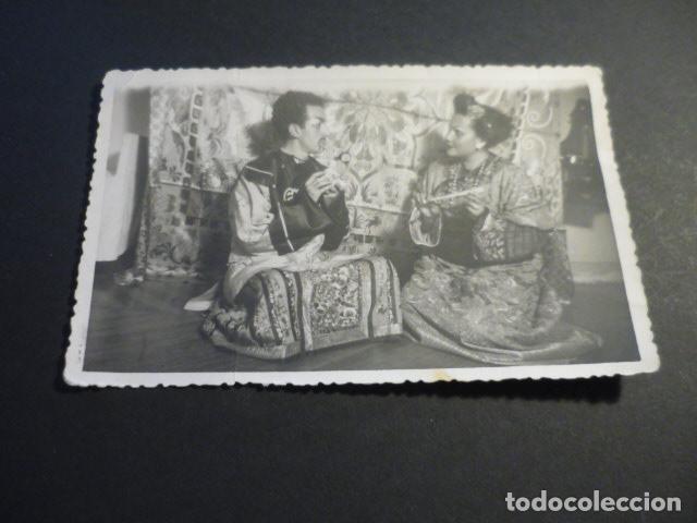 Fotograf&iacute;a antigua: PAREJA DISFRAZADA A LA ORIENTAL ANTIGUA FOTOGRAFIA 14 X 9 CM