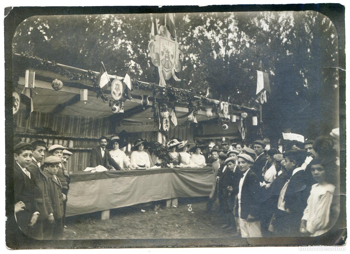 Fotograf&iacute;a antigua: Burgos. Puesto o caseta decoradas de alguna fiesta ben&eacute;fica, circa 1920
