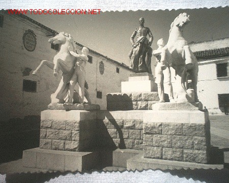 Fotografia antica: ANTIGUA TARJETA POSTAL - MONUMENTO A MANOLETE (CORDOBA)