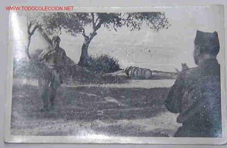 Fotograf&iacute;a antigua: Postal de un soldado
