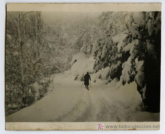 Fotograf&iacute;a antigua: ESQU&Iacute;. Catalu&ntilde;a. Interesante foto de se&ntilde;ora esquiando. Circa 1930.