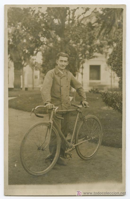 Antique Photography: CICLISTA. Se&ntilde;or y bicicleta. Circa 1935. Lugar desconocido.