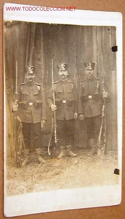 Fotograf&iacute;a antigua: Postal: los alemanes rinden honores militares a los defensores de Fort Vaux.