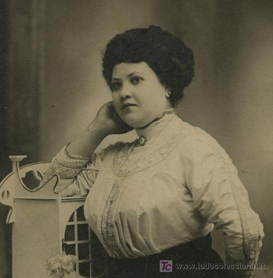 Fotografia antiga: DAMA. Espectacular se&ntilde;ora con crisantemos. F: BAN&Uacute;S. Circa 1915