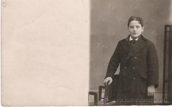 Alte Fotografie: JOVEN CON ABRIGO - 14 X 8.7 -
