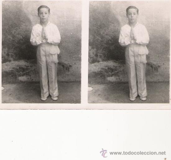 Alte Fotografie: IMAGEN DOBLE DE JOVEN REZANDO - 14 X 8.7 -