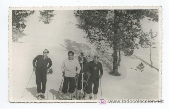 Antique Photography: Esqu&iacute;. Esquiadores en la nieve. Rasos de Peguera. 25/1/1945