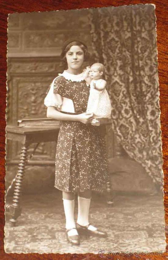 Fotograf&iacute;a antigua: ANTIGUA FOTO POSTAL DE NI&Ntilde;A CON SU MU&Ntilde;ECA - NO CIRCULADA.