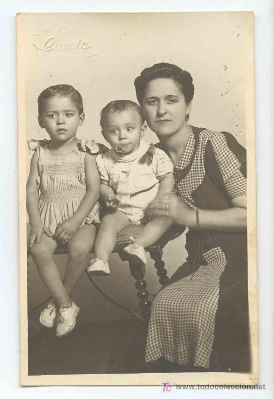 Fotografia antica: Se&ntilde;ora con sus hijos. Bonita fotograf&iacute;a. F: Cuesta. Valenacia.