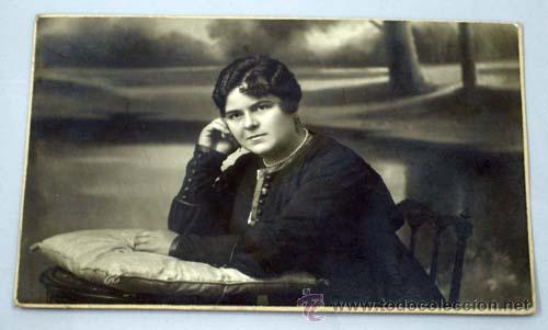 Fotografia antiga: Foto postal dama posando estudio fotografía Novillo Madrid Unión Universal España