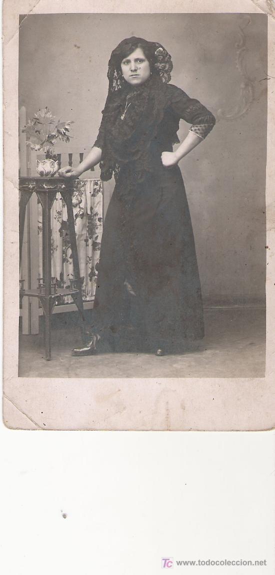Fotograf&iacute;a antigua: ANTIGUA SE&Ntilde;ORA VESTIDA DE NEGRO