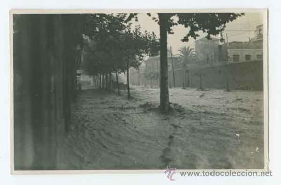 Fotografía antigua: Badalona. riada. Inundaciones. Riera y fuerte aguacero. F: Nyssen. 1900 - Foto 1 - 26051093