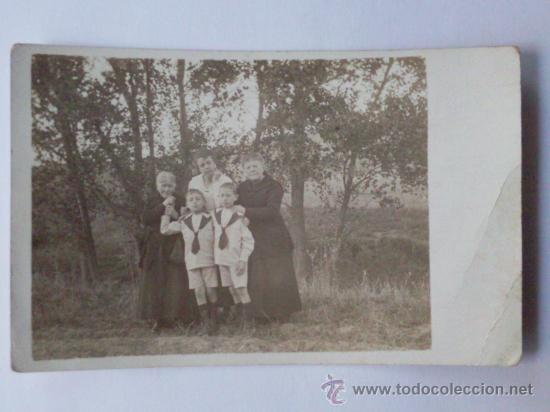 Fotografia antica: FOTOGRAFIA ANTIGUA TARJETA POSTAL,MUJERES Y NI&Ntilde;OS DE COMUNION