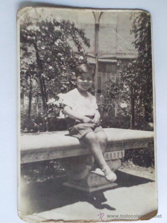 Fotograf&iacute;a antigua: TARJETA POSTAL, NI&Ntilde;O POSANDO