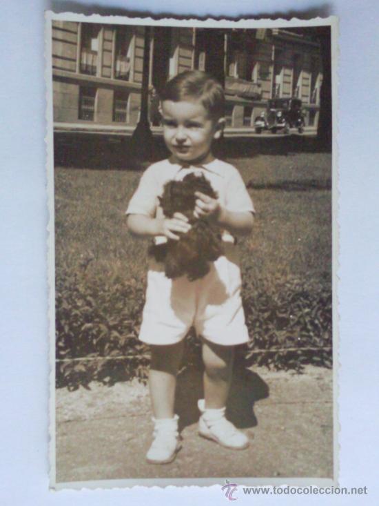 Fotograf&iacute;a antigua: TARJETA POSTAL, NI&Ntilde;O POSANDO, 1941