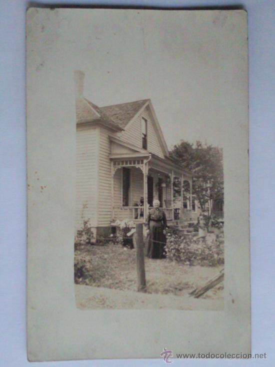 Fotograf&iacute;a antigua: TARJETA POSTAL, SE&Ntilde;ORA POSANDO EN JARDIN