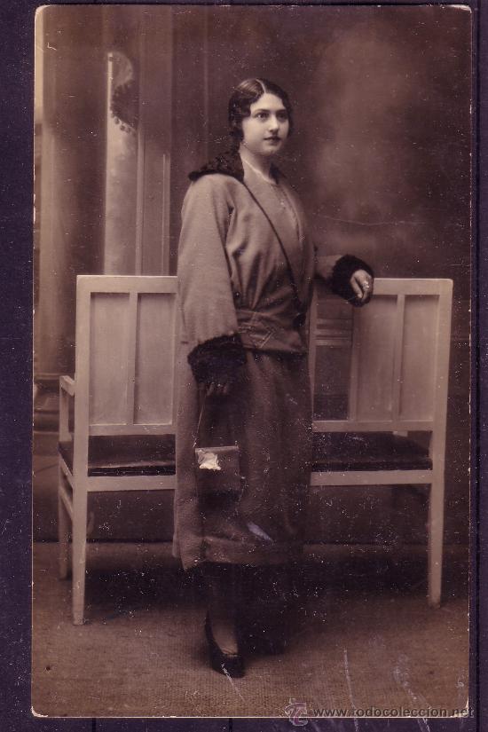 Fotograf&iacute;a antigua: TARJETA POSTAL FOTOGRAFICA DE UNA SE&Ntilde;ORA VESTIDA DE EPOCA