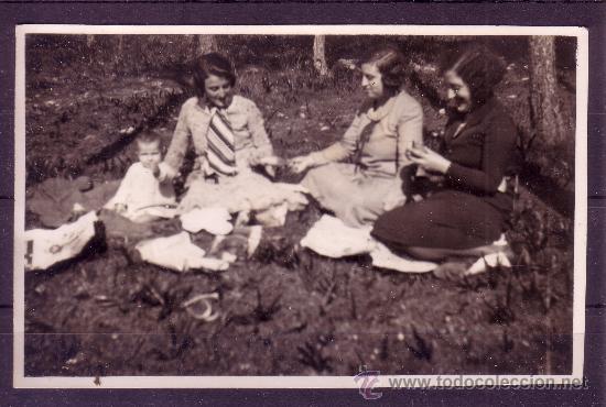 Fotograf&iacute;a antigua: FOTOGRAFIA EN TARJETA POSTAL DE UN DIA DE CAMPO