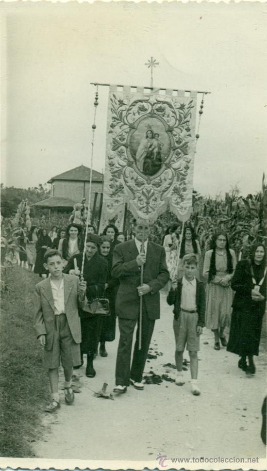 Alte Fotografie: ASTURIAS. LLANES. PROCESI&Oacute;N POPULAR. A&Ntilde;O 1952.