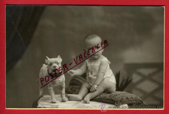 Fotografia antica: FOTOGRAFIA, FOTO ANTIGUA, JUGUETE, NI&Ntilde;O CON PERRITO , PELLICER VALENCIA ,ORIGINAL ,P66653