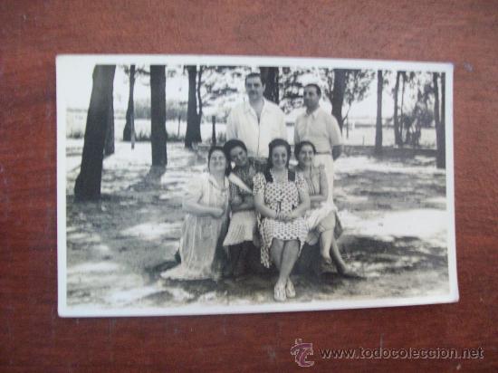 Fotografia antica: FAMILY IN THE COUNTRY, FAMILIA EN EL CAMPO.  FAMILLE DANS LE PAYS. CIRCA 1940