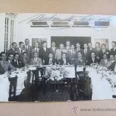 Fotografía antigua: HOMBRES EN UNA FIESTA - L'HOMME À UNE FÊTE - MAN AT A PARTY CIRCA 1950. Lote 31977450