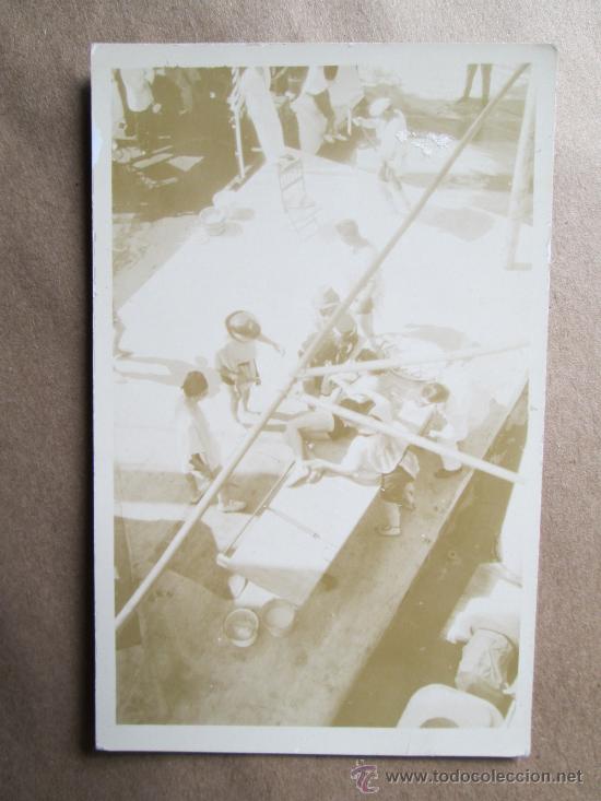 Fotograf&iacute;a antigua: PERSONAS PREPARANDO EL ESCENARIO, VERANO. PEOPLE SETTING THE STAGE, SUMMER. LES PR&Eacute;PARER LE TERRAIN,