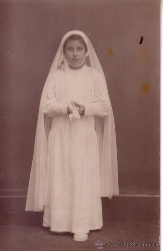 Fotografia antica: FOTO POSTAL DE UNA NI&Ntilde;A DE PRIMERA COMUNION - HACIA LOS A&Ntilde;OS 20