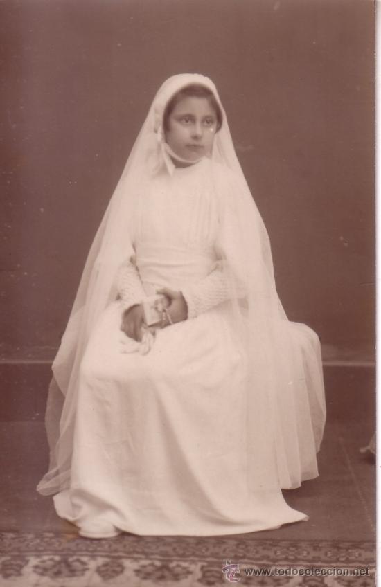 Fotografia antica: FOTO POSTAL DE UNA NI&Ntilde;A DE PRIMERA COMUNION - HACIA LOS A&Ntilde;OS 20