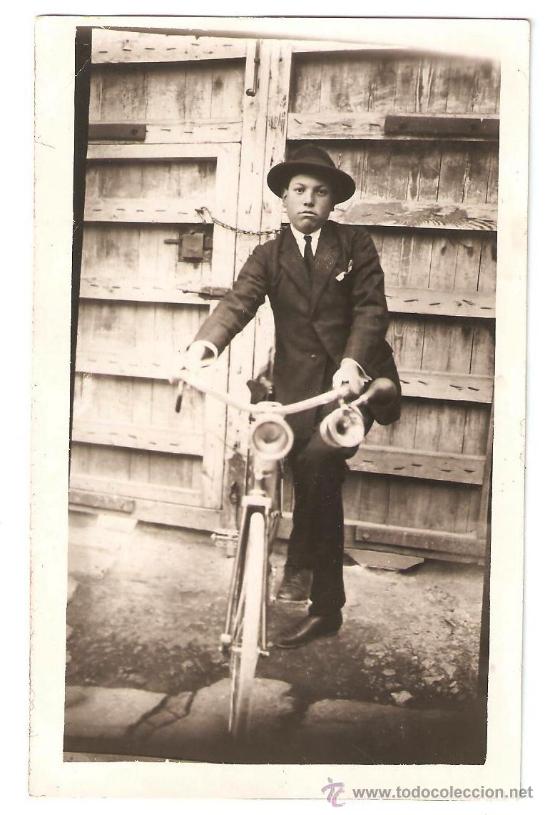 Fotograf&iacute;a antigua: HOMBRE EN BICICLETA. ANTIGUA