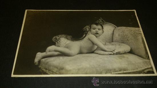 Alte Fotografie: ANTIGUA FOTOGRAFIA TARJETA POSTAL NI&Ntilde;O SOBRE SOFA CORDOBA 1935