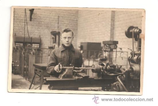 Alte Fotografie: FOTO POSTAL trabajador joven mecanico INDUSTRIAL ANTIGUA