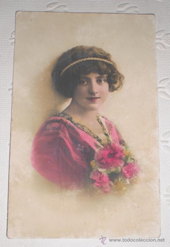 Fotograf&iacute;a antigua: Antigua postal fotogr&aacute;fica iluminada. Retrato de una joven. 1915. Art Nouveau
