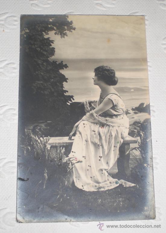 Fotograf&iacute;a antigua: Antigua postal fotogr&aacute;fica. Retrato de una joven. 1922. Art Nouveau