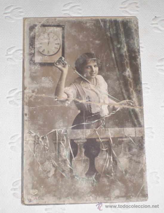 Fotograf&iacute;a antigua: Antigua postal fotogr&aacute;fica. ART DECO. Retrato de una mujer con serpentias. 1915.