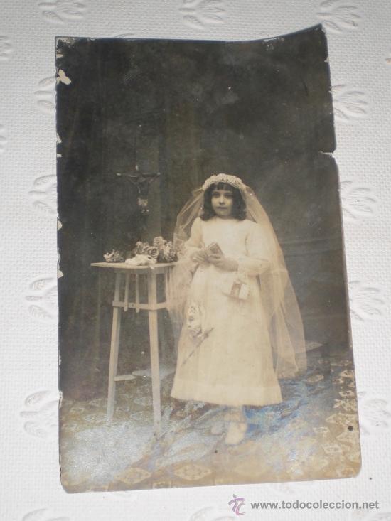 Fotografia antica: Antigua postal fotogr&aacute;fica. Ni&ntilde;a de comuni&oacute;n. 13,5 X 8,5 cm.