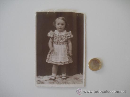 Fotografia antica: Antigua fotografia de ni&ntilde;a. Sellada detr&aacute;s Atelier  Nissen, Kreuzburg
