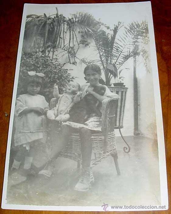 Fotografia antica: ANTIGUA FOTO POSTAL DE NI&Ntilde;A Y SUS MUNECAS - NO CIRCULADA - ESCRITA.