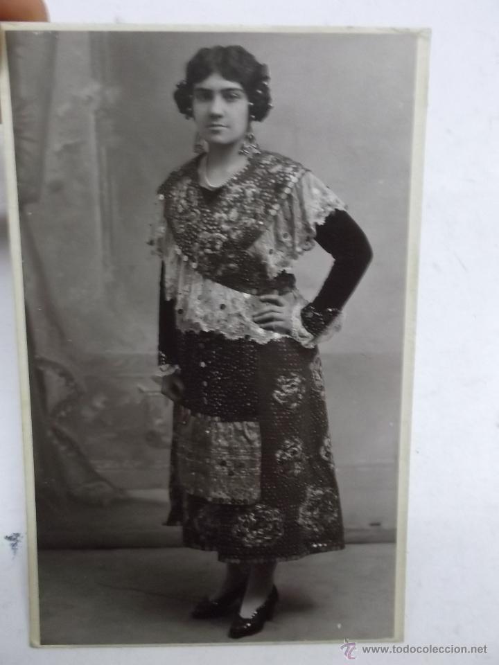 Fotograf&iacute;a antigua: ANTIGUA FOTOGRAFIA MUJER VESTIDA DE TRAJE REGIONAL, TAMA&Ntilde;O TARJETA POSTAL.