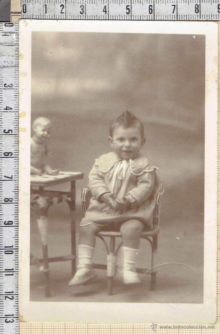 Alte Fotografie: FOTO NI&Ntilde;O SENTADO.