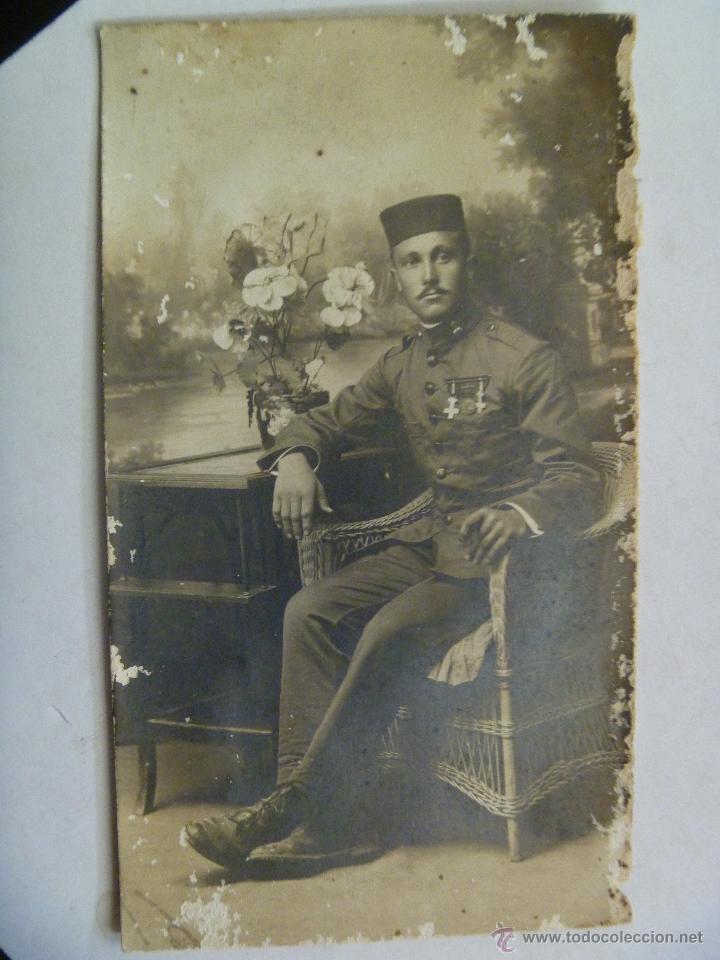 Alte Fotografie: FOTO ESTUDIO MILITAR DE ARTILLERIA CONDECORADO GUERRA AFRICA 2 DEL MERITO Y LA MEDALLA DE AFRICA