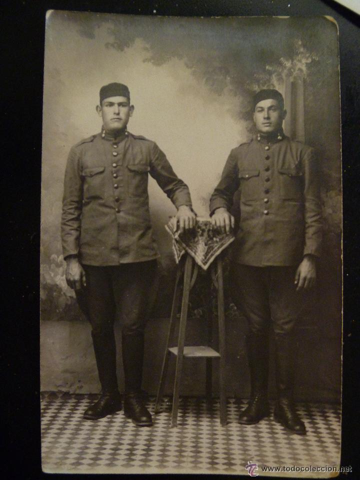 Fotograf&iacute;a antigua: FOTO DE ESTUDIO DE DOS MILITARES DE ARTILLERIA.